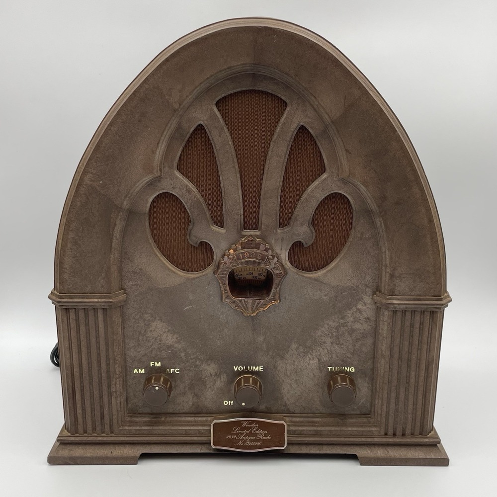 Vintage 1932 Style Windsor Limited Edition Cathedral AM/FM Radio Works 2136LS